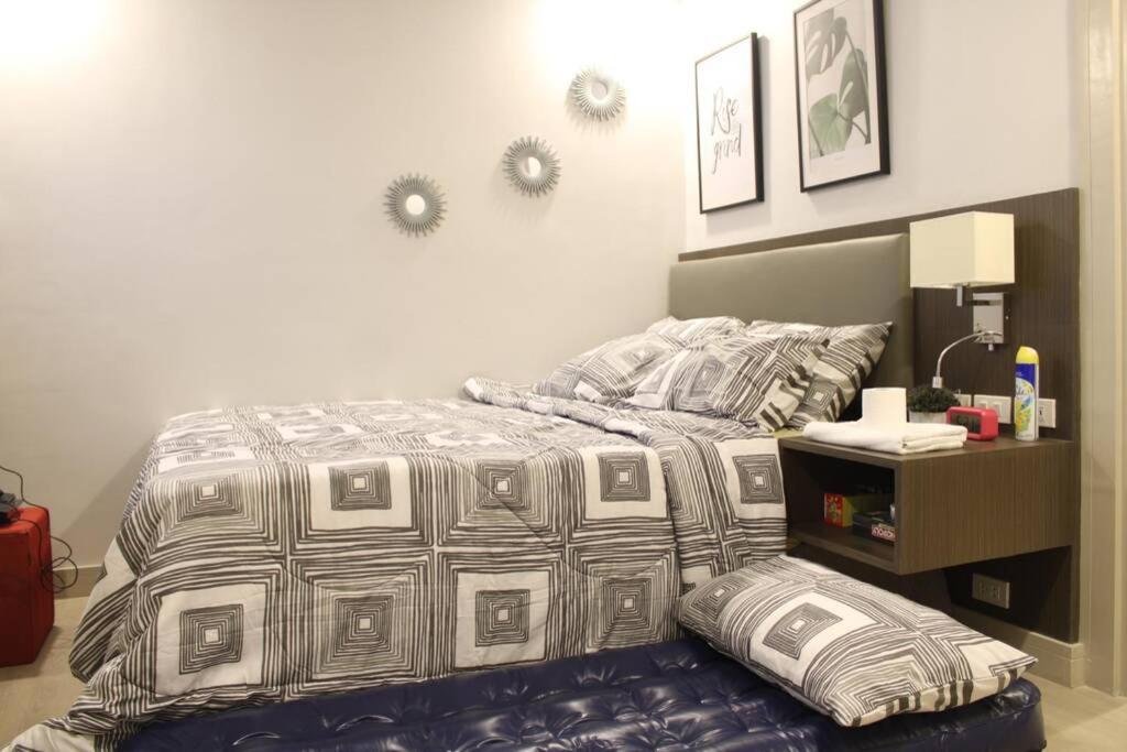A2J Luxury Bgc Balcony Suite Near Sm Aura Taguig Manila Exterior photo
