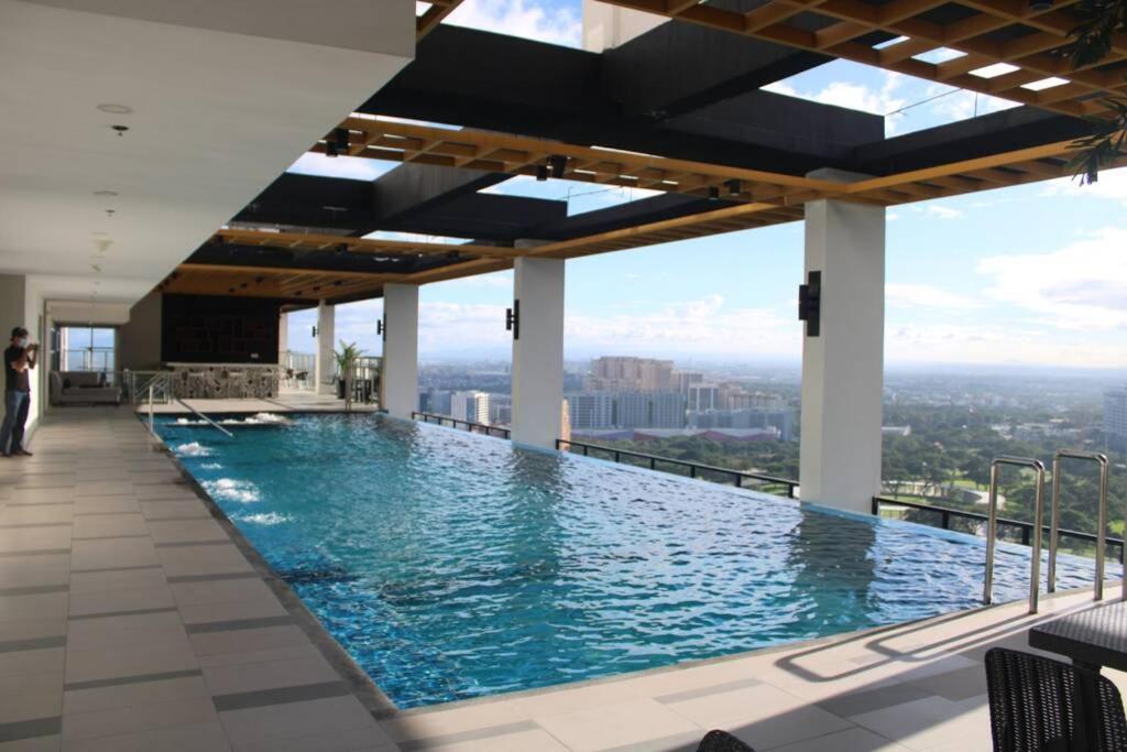 A2J Luxury Bgc Balcony Suite Near Sm Aura Taguig Manila Exterior photo
